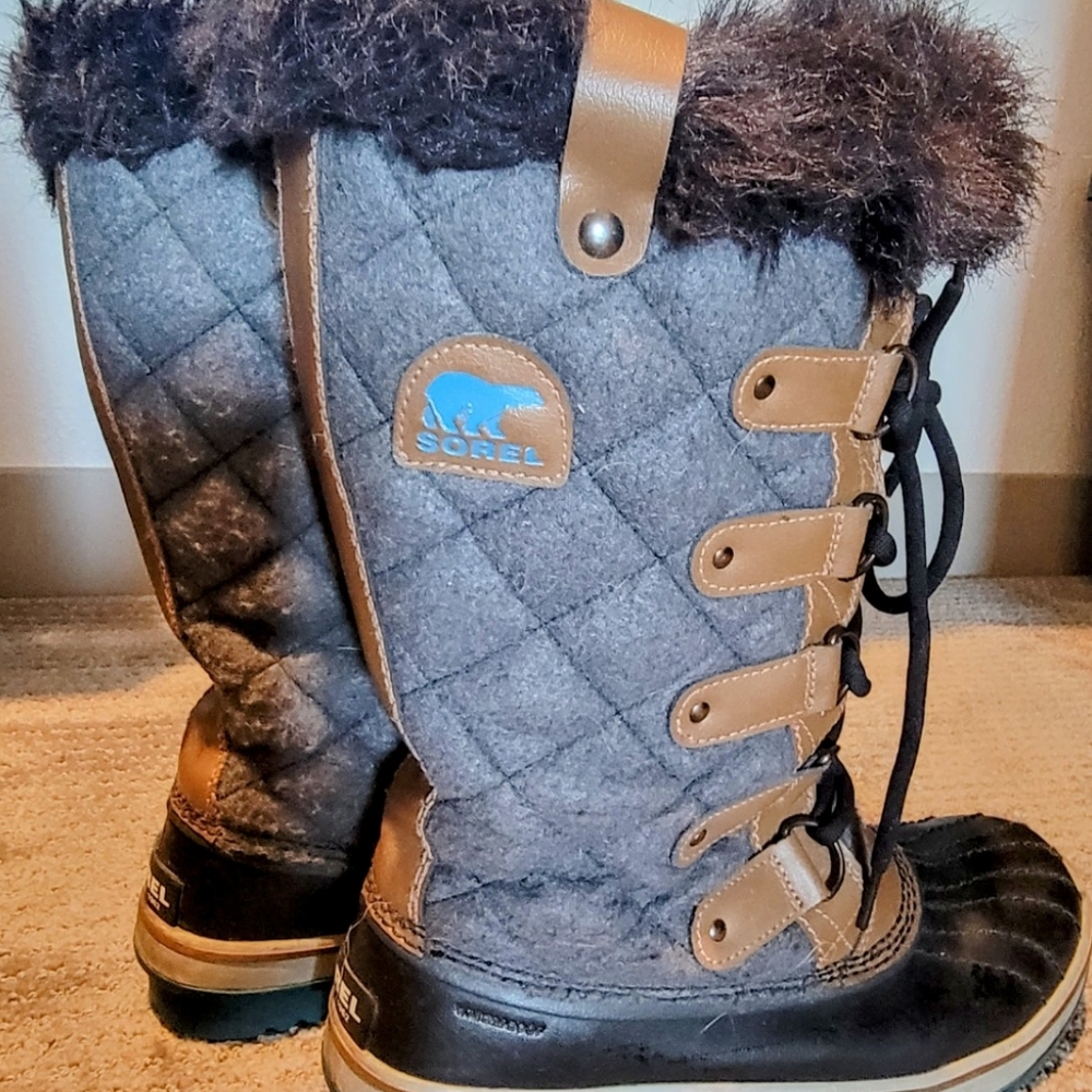 Snow boots